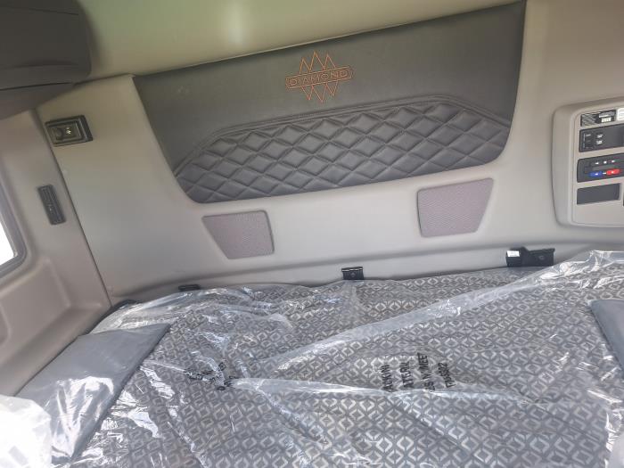 2025 International HX520-4