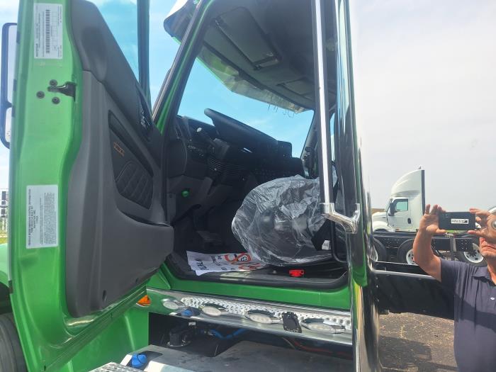 2025 International HX520-5