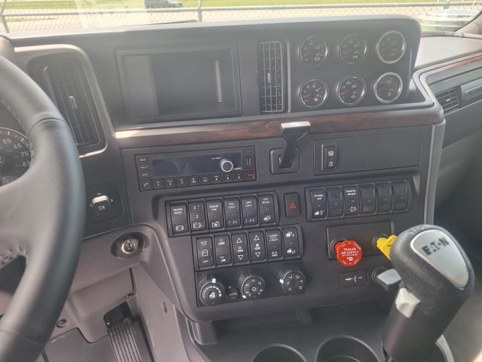 2025 International HX520-6