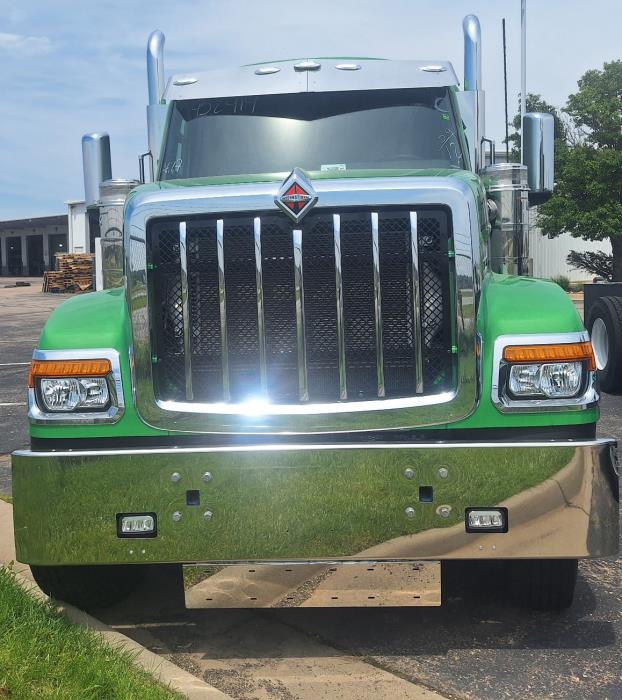 2025 International HX520-8