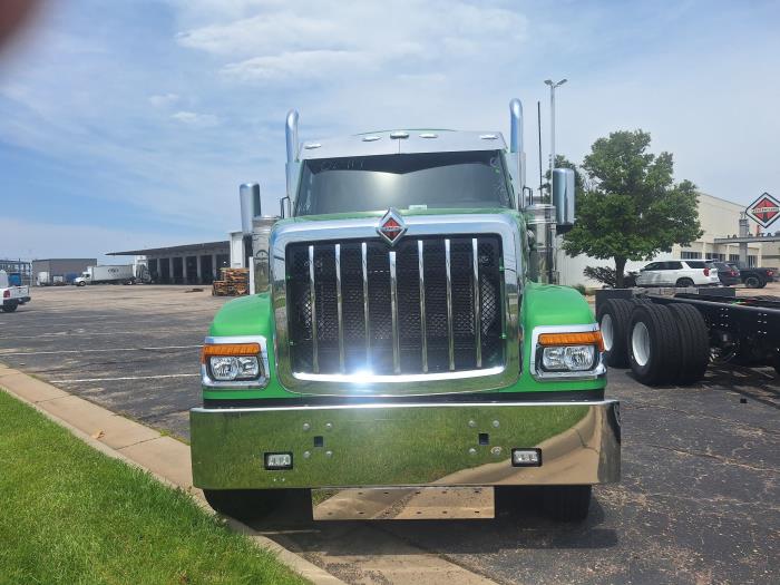 2025 International HX520-10