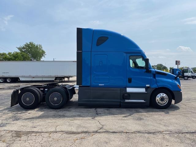 2022 Freightliner Cascadia-7