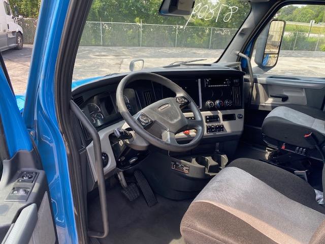 2022 Freightliner Cascadia-14