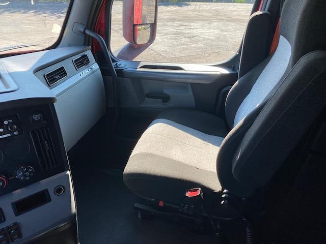 2022 Freightliner Cascadia-19