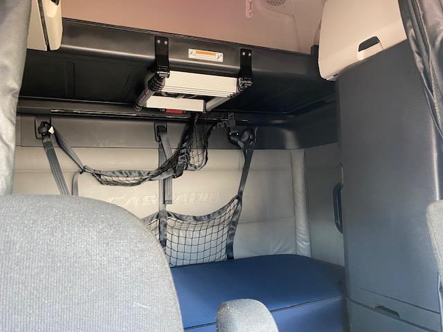 2022 Freightliner Cascadia-21