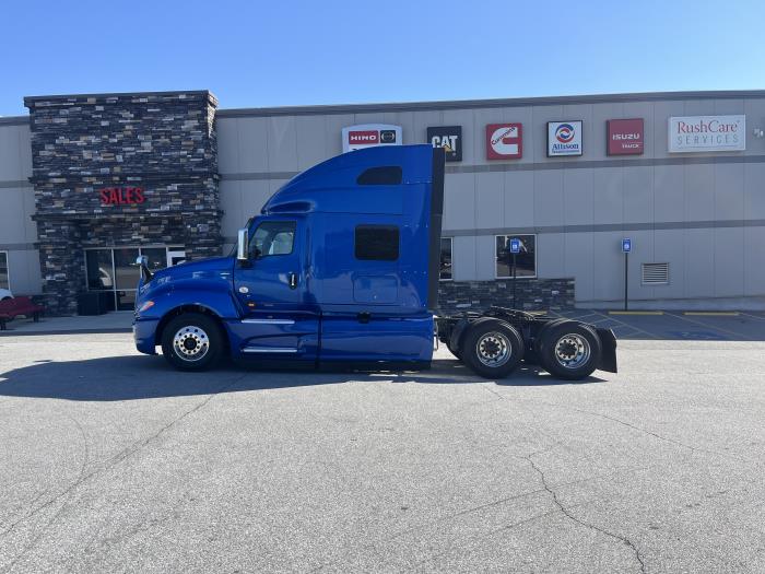 2022 International LT625-8