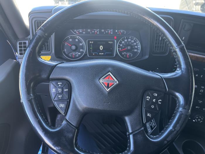 2022 International LT625-12