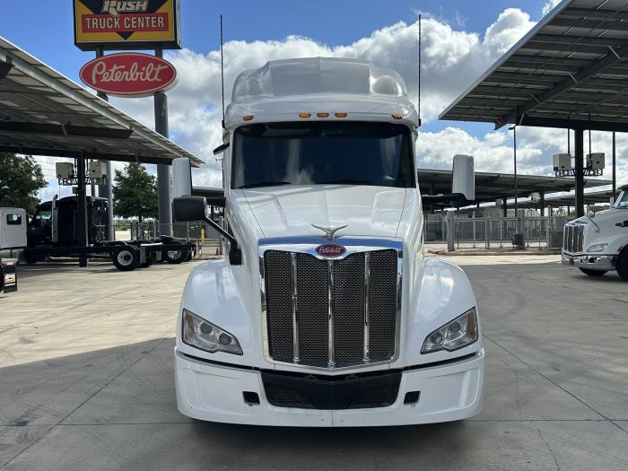 2022 Peterbilt 579-8