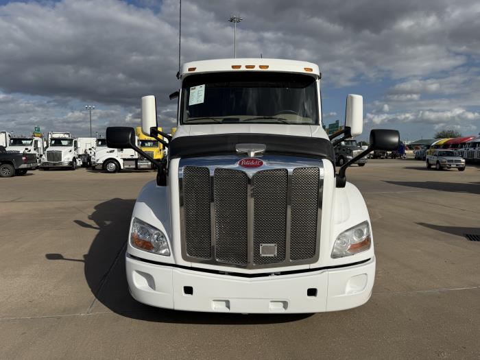 2022 Peterbilt 579-8