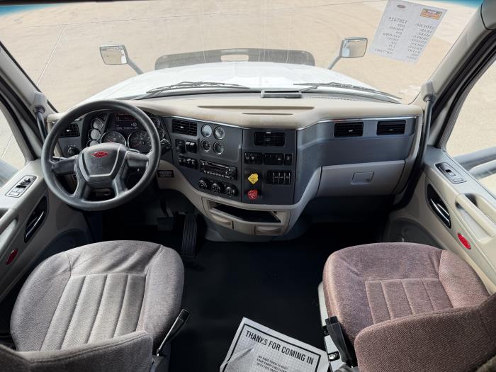 2022 Peterbilt 579-32