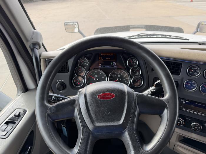 2022 Peterbilt 579-35