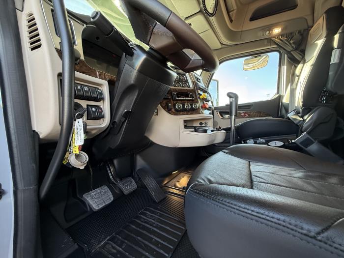 2026 Peterbilt 589-28