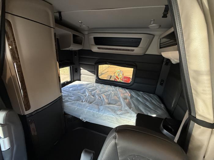 2026 Peterbilt 589-30