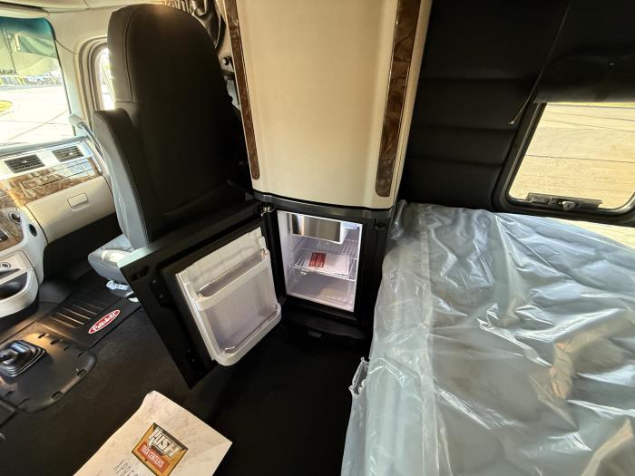 2026 Peterbilt 589-33