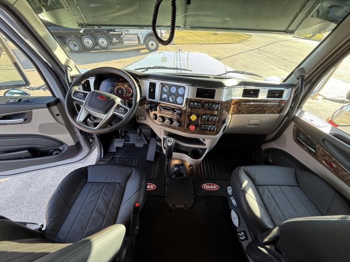 2026 Peterbilt 589-35