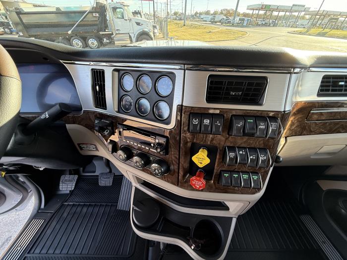 2026 Peterbilt 589-36