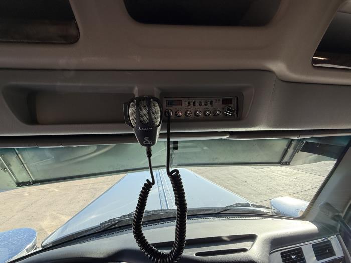 2026 Peterbilt 589-38