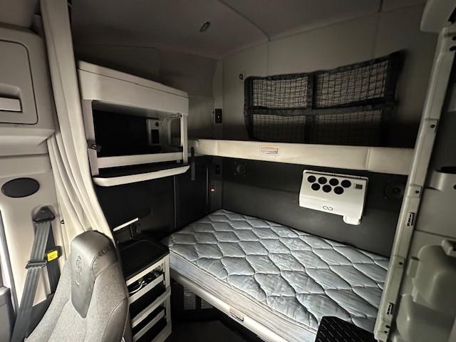 2022 Kenworth T680-14