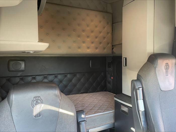 2023 Kenworth T680-21