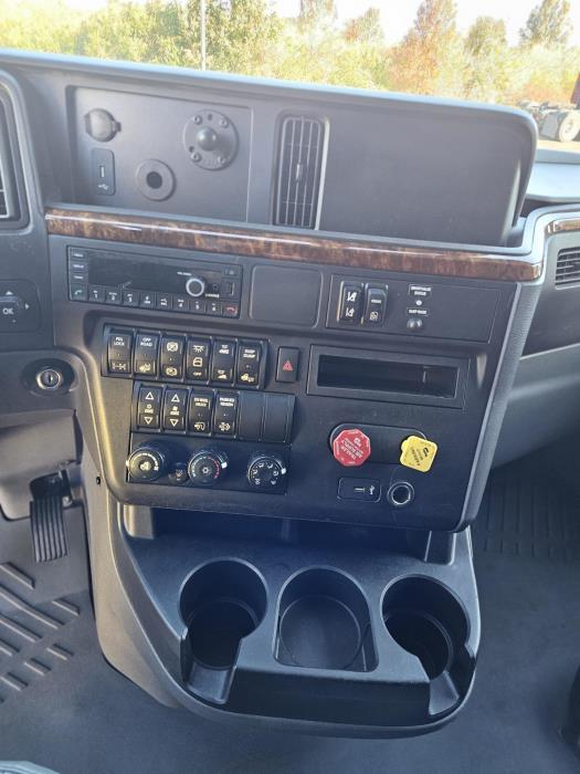 2022 International LT625-11