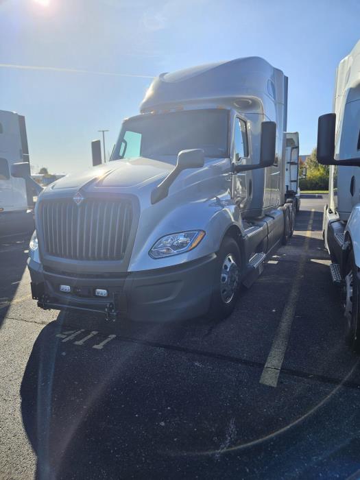 2022 International LT625 LT photo 2