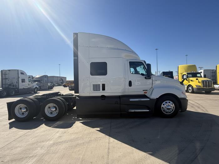 2022 International LT625-4