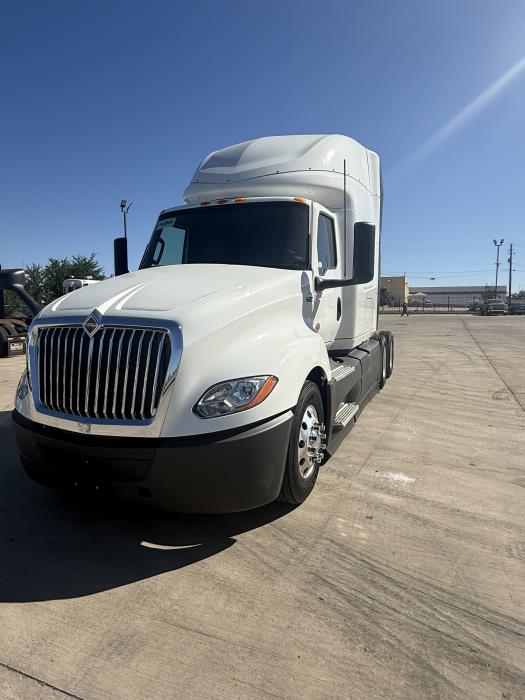 2022 International LT625 LT photo 2