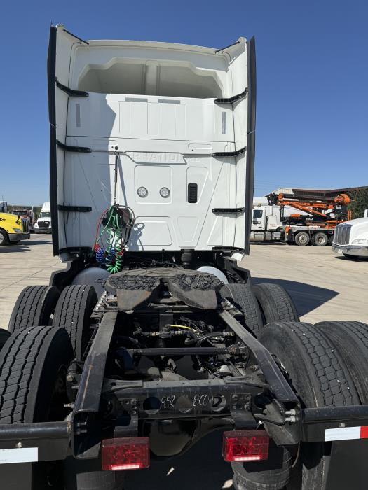 2022 International LT625 LT photo 4