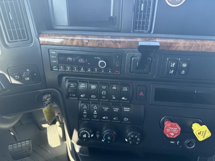 2022 International LT625-11