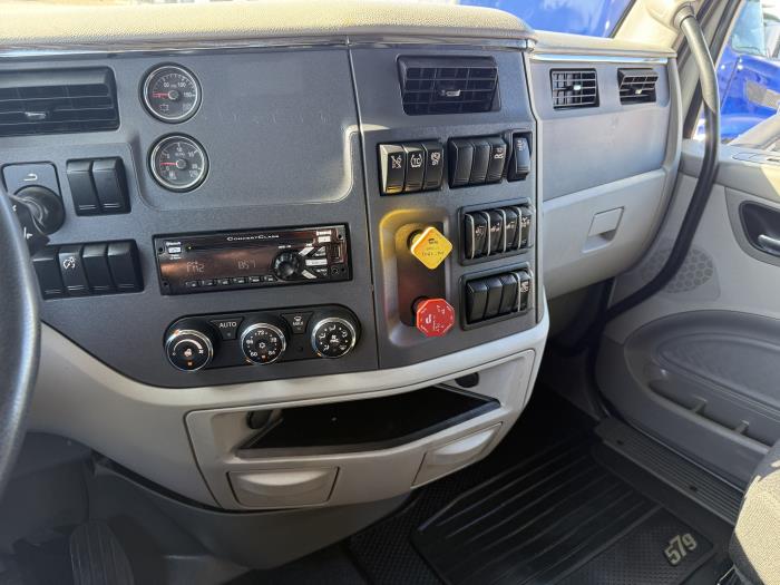 2021 Peterbilt 579-8