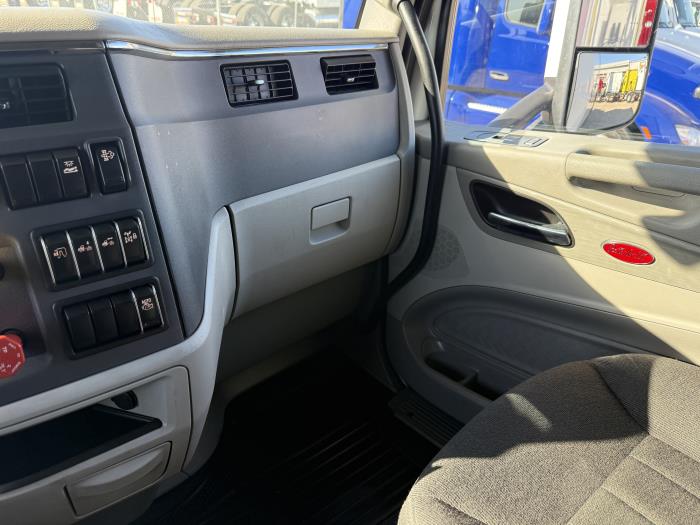 2021 Peterbilt 579-9