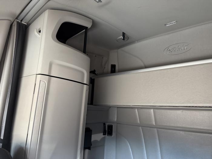 2021 Peterbilt 579-12