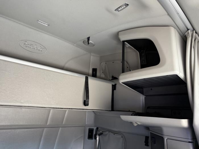 2021 Peterbilt 579-13