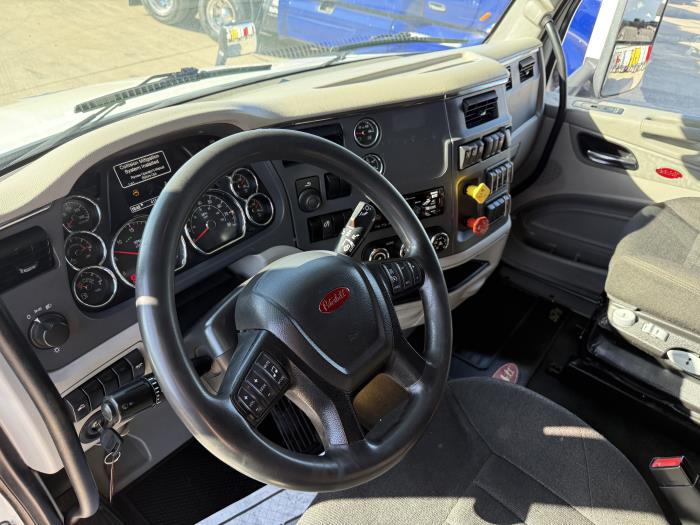 2021 Peterbilt 579-16