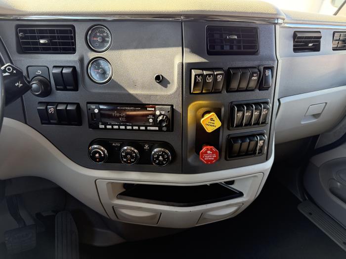 2021 Peterbilt 579-5