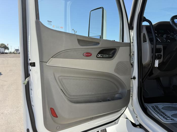 2021 Peterbilt 579-17