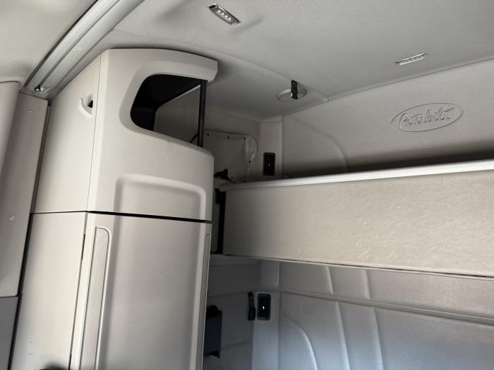 2021 Peterbilt 579-11