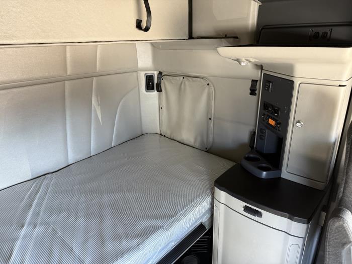 2021 Peterbilt 579-13