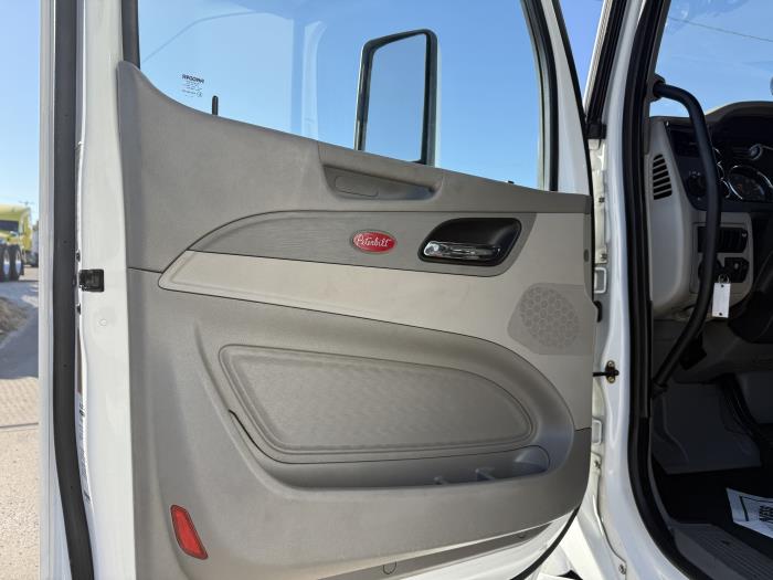 2021 Peterbilt 579-18