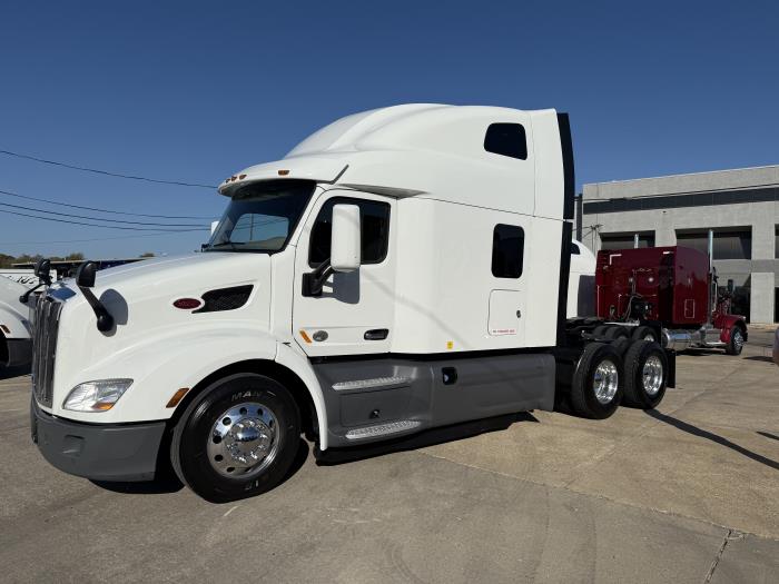 2021 Peterbilt 579 photo 2