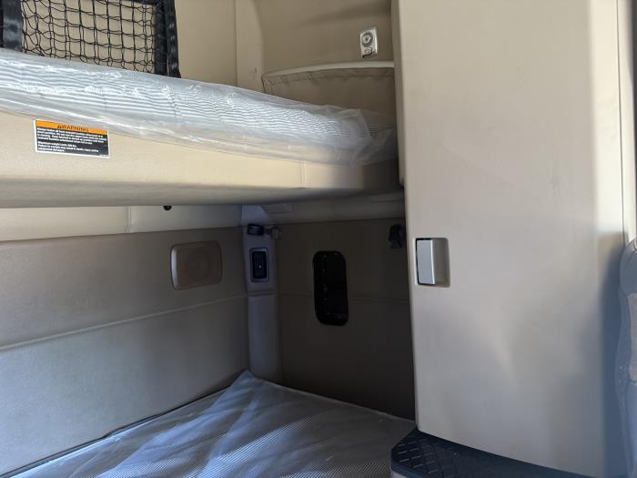 2022 Kenworth T680-13