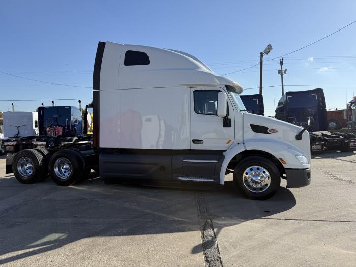 2021 Peterbilt 579-28