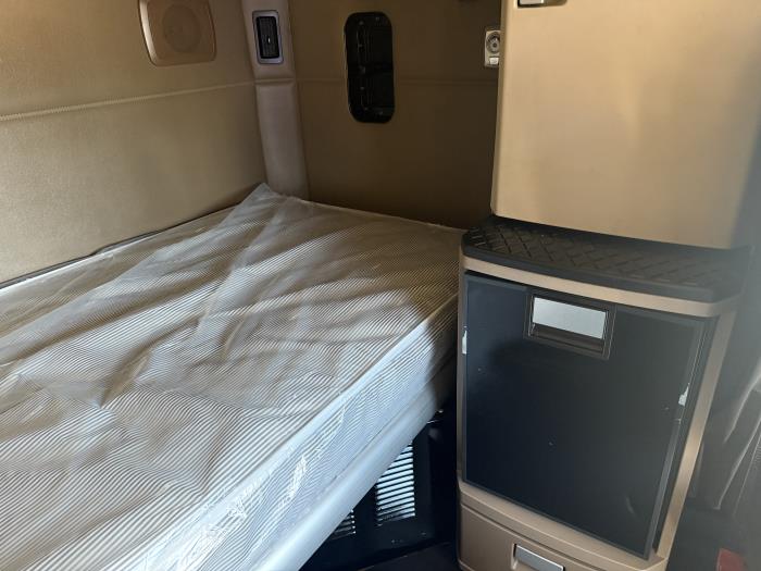 2022 Kenworth T680-14