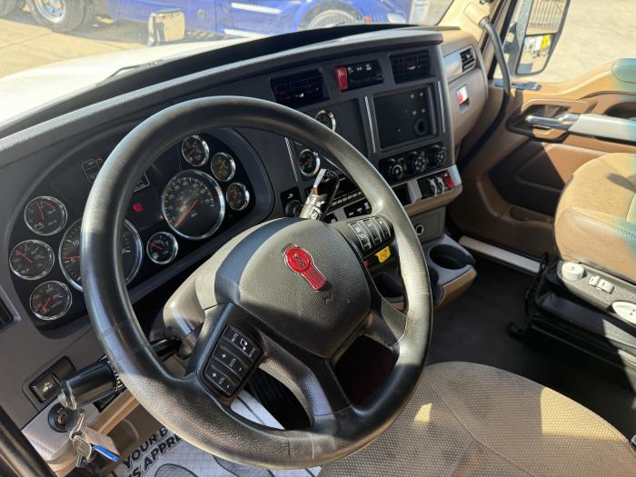 2022 Kenworth T680-17
