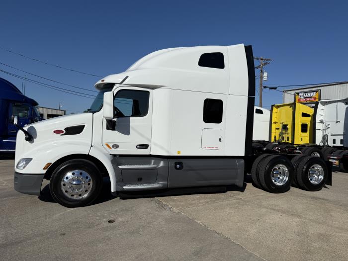 2021 Peterbilt 579-44