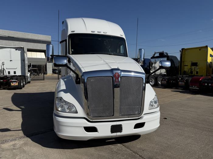 2022 Kenworth T680-26