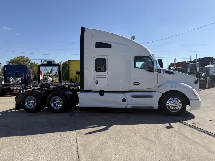 2022 Kenworth T680-32