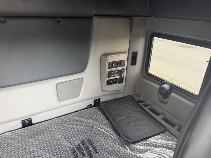 2021 International RH613-9