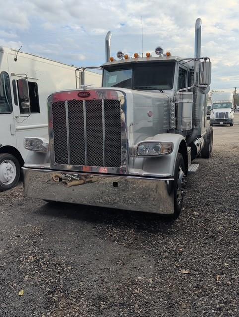 2021 Peterbilt 389 photo 3