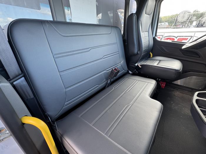 2025 Peterbilt 536-16